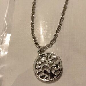 Tree of Life Pendant Necklace  Silver Tone 18 Inch Chain Fashion Jewelry Gift Ne